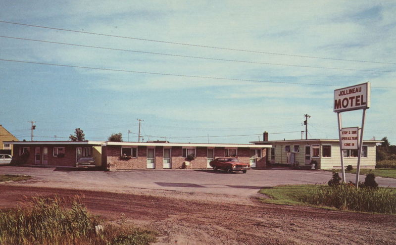 Jollineau Motel - Vintage Postcard